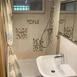 Doppelzimmer Mit Neuem Bad Und Sportpool-nutzung Außen, Im Basement Cellar Der Naturpark, Garten Mit Rheinblick Apartment