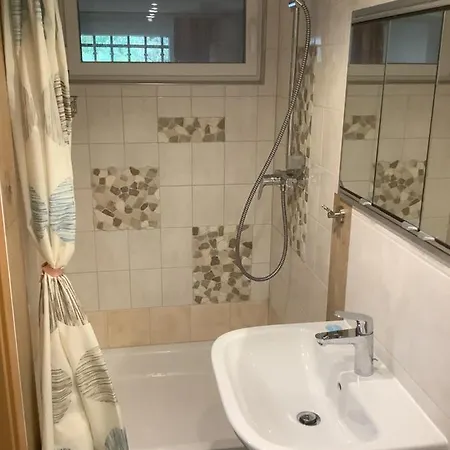 Doppelzimmer Mit Neuem Bad Und Sportpool-nutzung Aussen, Naturpark, Garten Mit Rheinblick Lägenhet