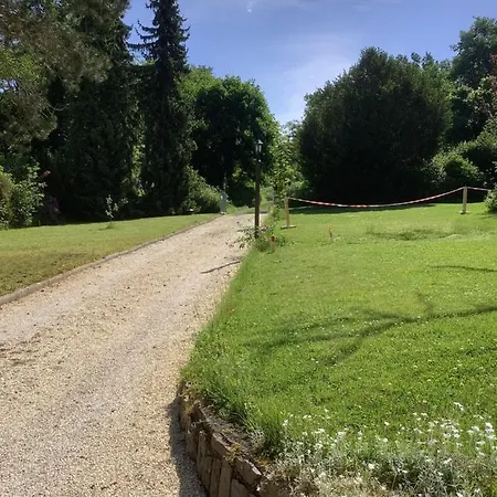 Appartamento Doppelzimmer Mit Neuem Bad Und Sportpool-nutzung Aussen, Im Souterrain Der Naturpark, Garten Mit Rheinblick