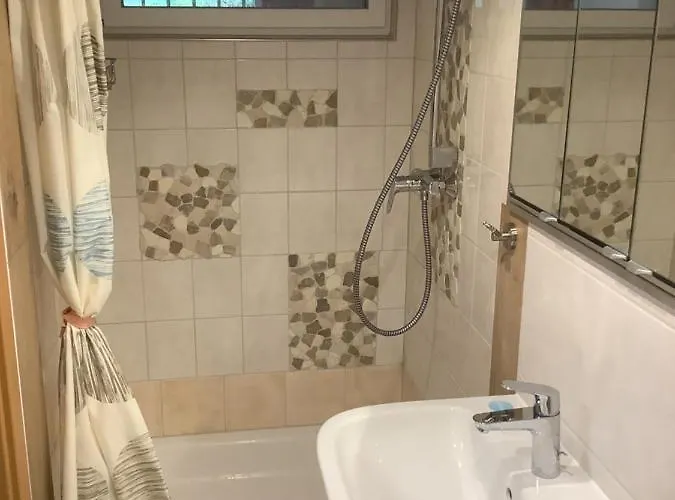 Doppelzimmer Mit Neuem Bad Und Sportpool-nutzung Aussen, Naturpark, Garten Mit Rheinblick דירה